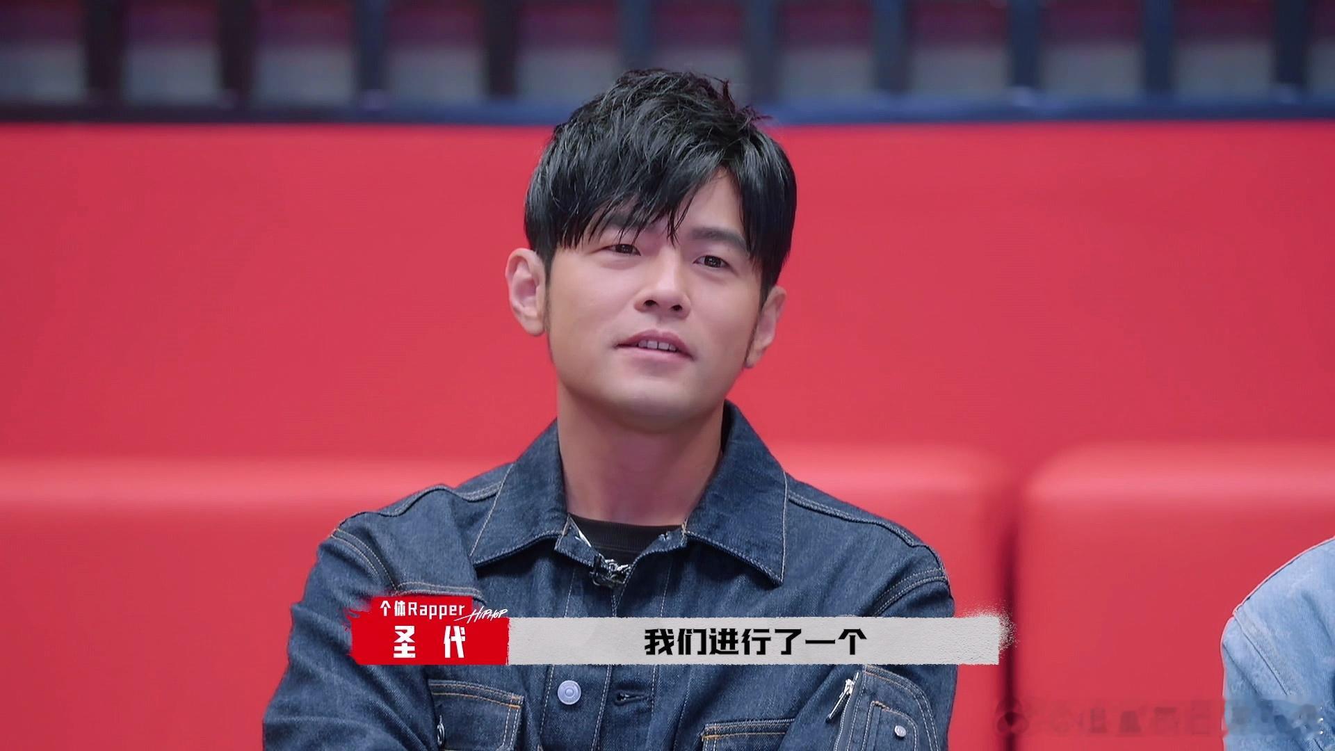 #周杰伦不敢参加周杰伦接歌大赛# 周杰伦不敢参加周杰伦接歌大赛，没关系周杰伦在唱