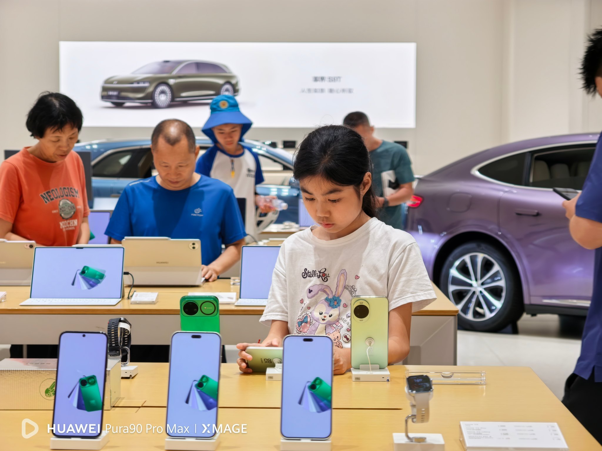 刚好微博能发2亿像素原图，来顺手对比下两台手机的2亿画质，喜欢哪边？可以加载原图