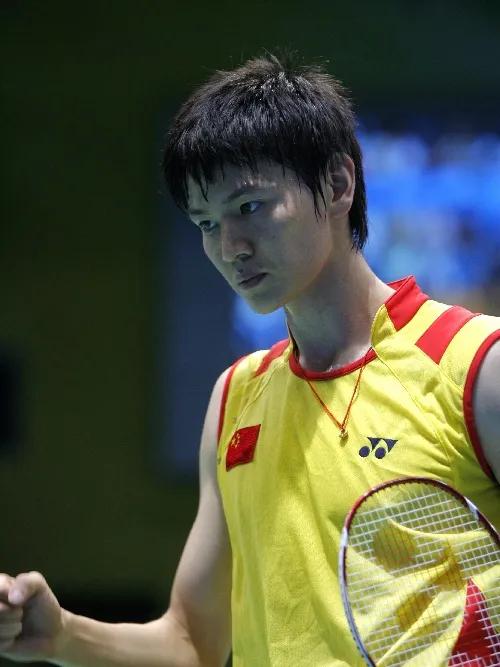 鲍春来生涯6次世锦赛成绩如下：

03年，鲍春来0-2夏煊泽，拿到季军；

05