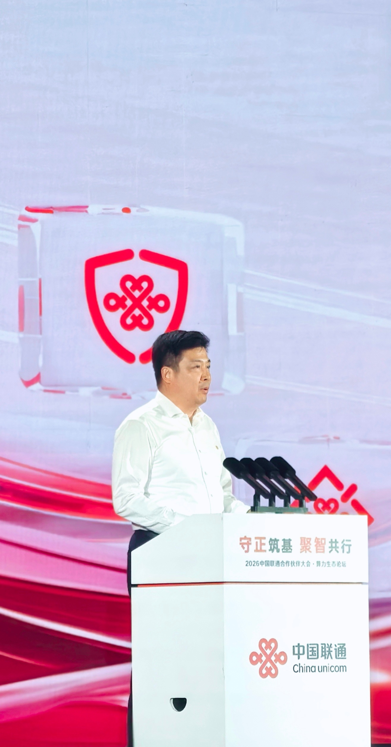 上海这场大会见证中国算力加速奔跑算力发展，拼的不只是“有多少”，更要看“能不能用