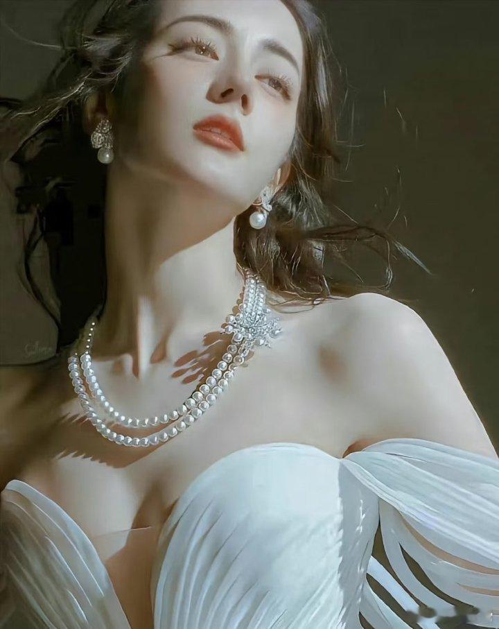 陆地cp陆地CP翻红，迪丽热巴又被拉出来‘组cp’。当年被骂倒贴、驴巴，现在还要