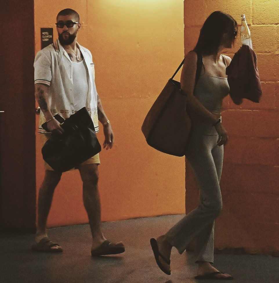 #詹娜##布克##NBA#坏兔子正在迈阿密开演唱会，有网友发现詹娜连续4晚探班。