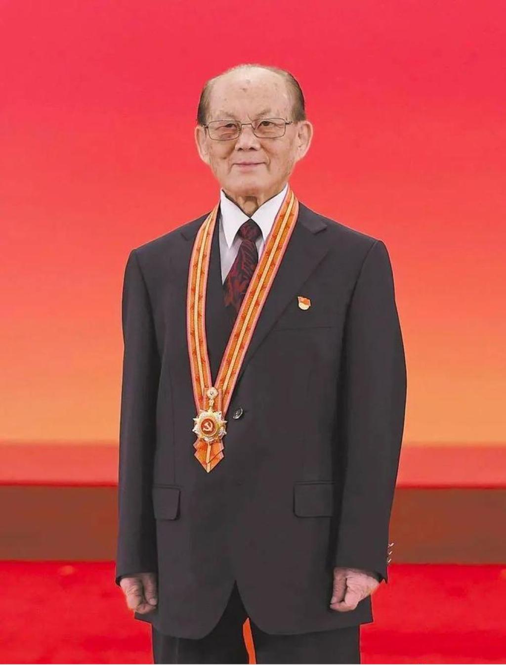 “美国条件更好，带着你的孩子移民美国吧！”这是我国医学专家吴天一前往美国与家人团