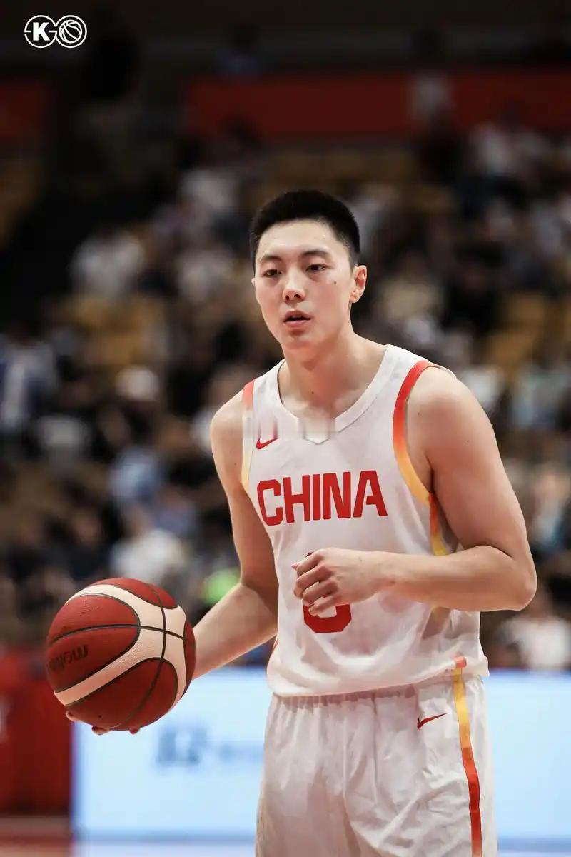 盲猜一波今天中国男篮vs日本男篮 的首发，我个人觉得有可能会让胡明轩替换上一场的