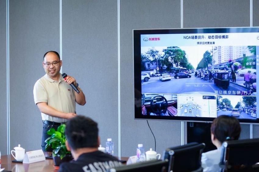 前阵子去长城和他们聊了最新的自动驾驶辅助系统，有几个事儿印象挺深。第一个就是对辅