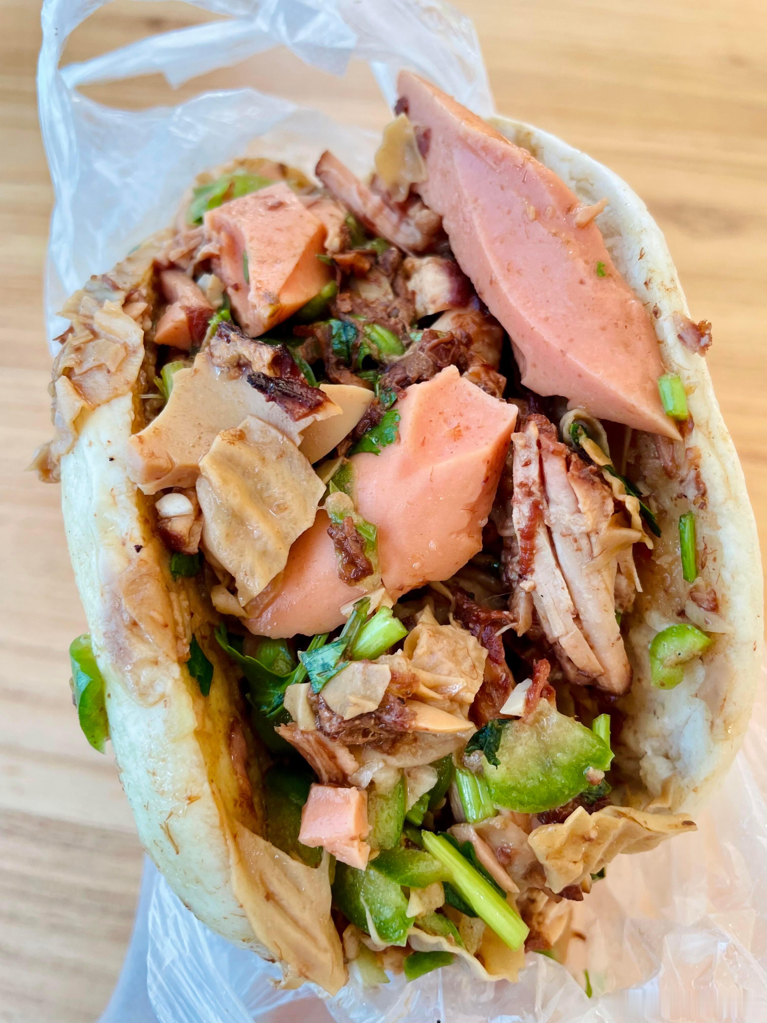 不带粉丝滤镜，不吹不黑，普通路人视角，真实测评一下小贺中传同款美食，看看这些同款