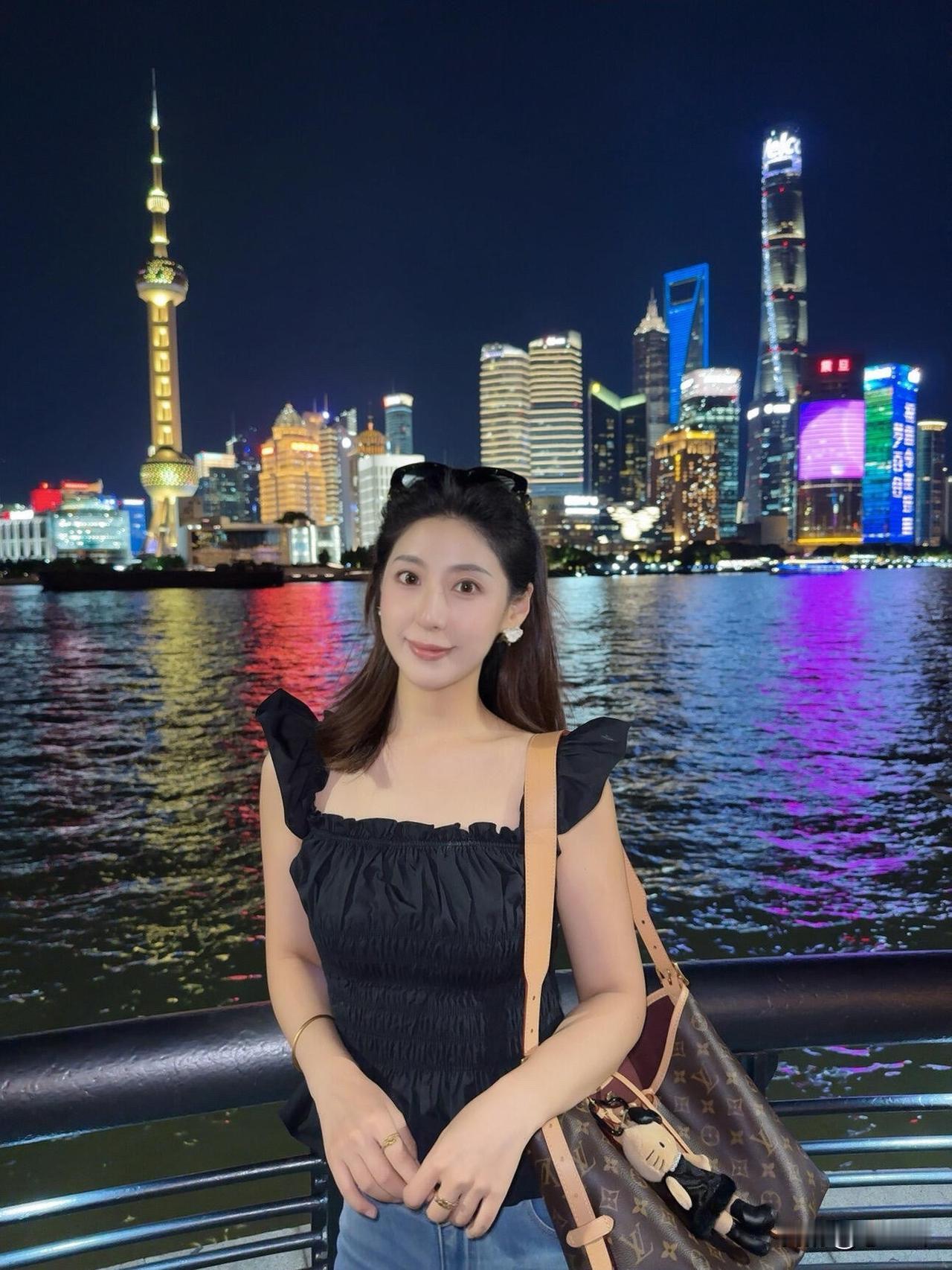 第一次来上海夜滩，好激动|||我在上海这五年[话题] 上海citywalk[话题