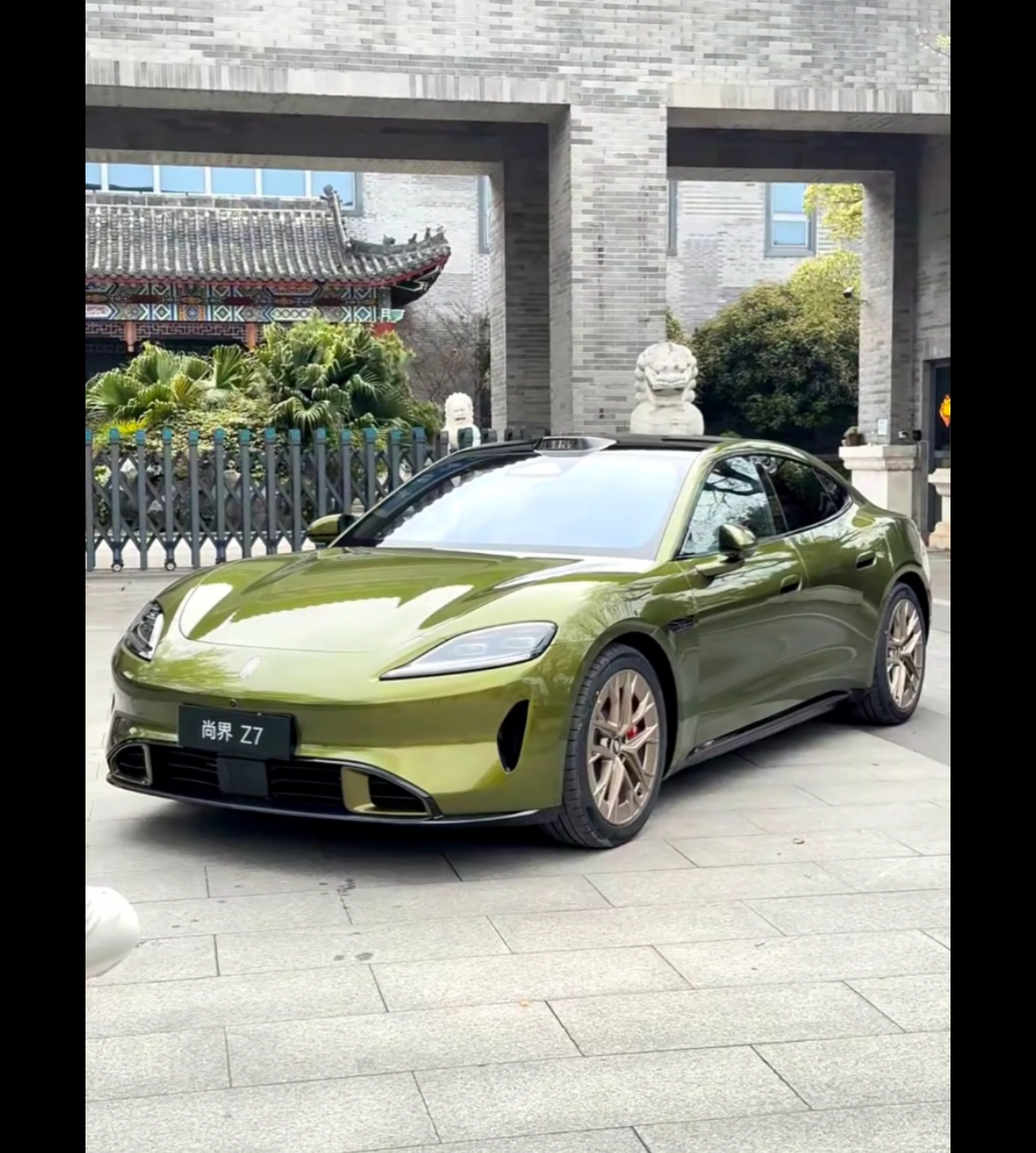 这个颜色的尚界Z7确实好看啊金属轮毂再稍微往外凸一点点就好了尚界Z7