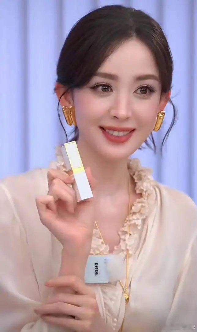 美神，扎儿在李老头直播间有一股灵动感，谁懂 