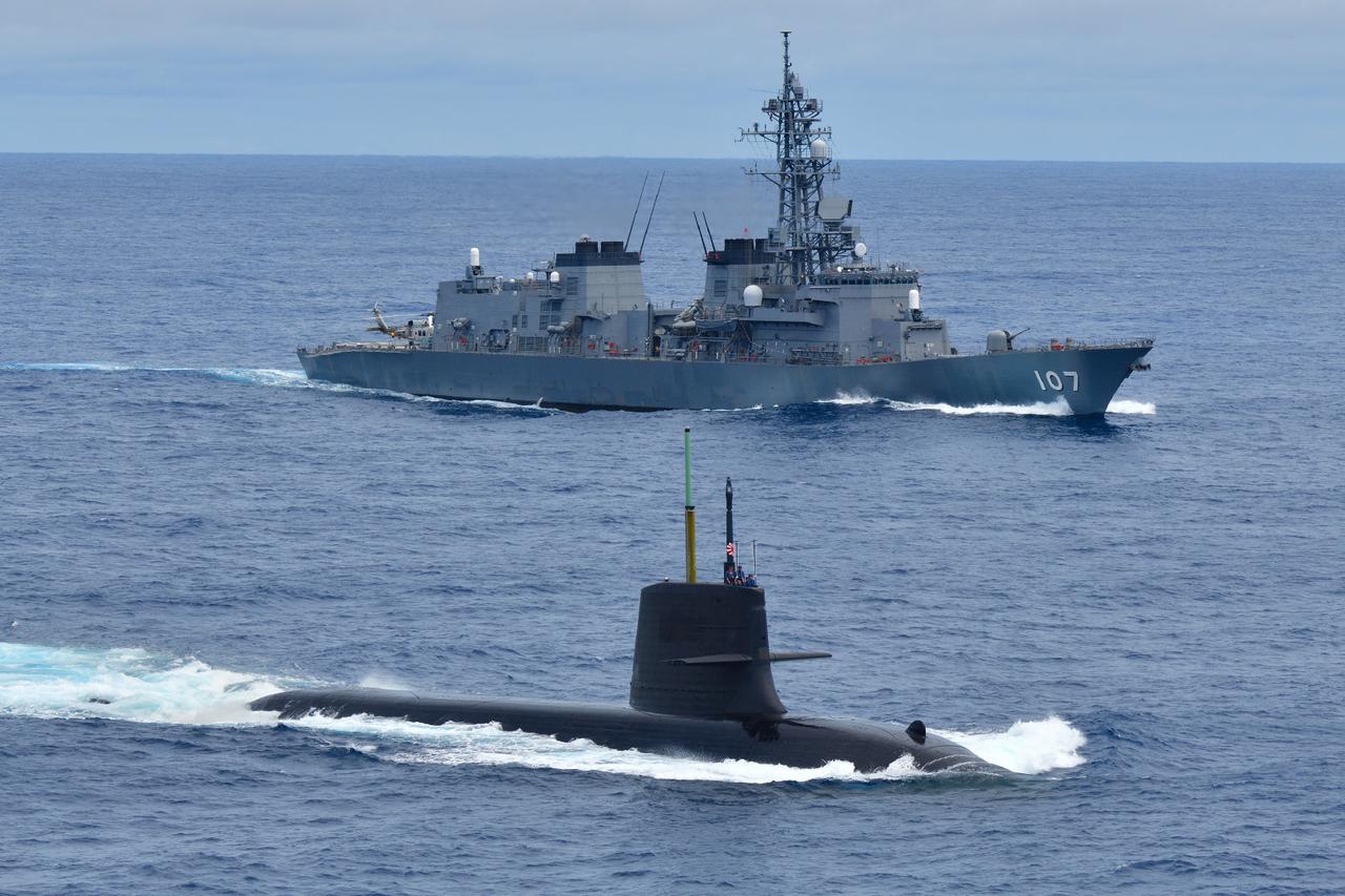 日本不装了！最近高市政府的一系列操作，简直没把野心藏着掖着，直接摊牌了，对着自卫