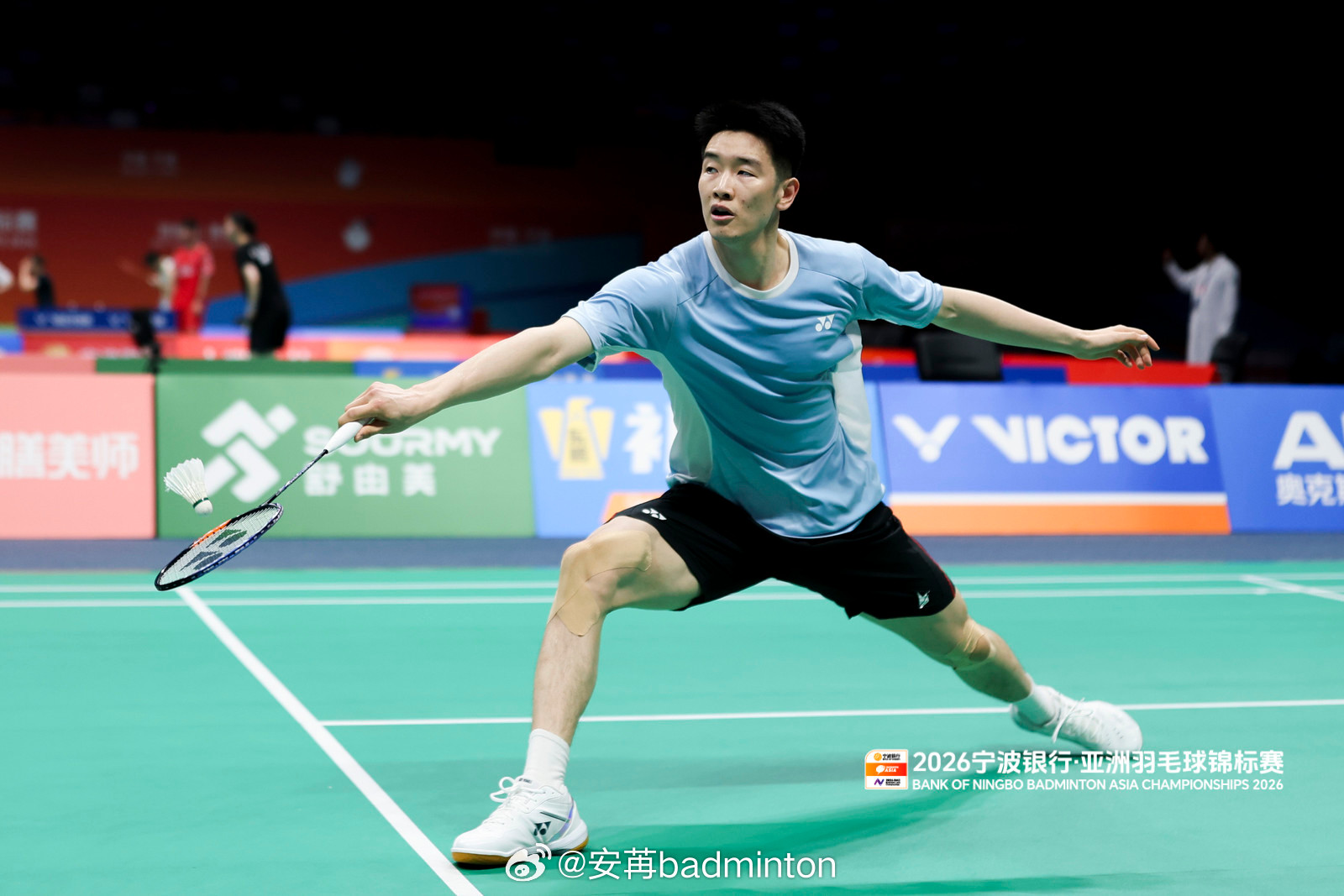 🇨🇳国羽单打组赛前适应场地训练图源：宁波亚锦赛组委会2026年羽毛球亚锦赛