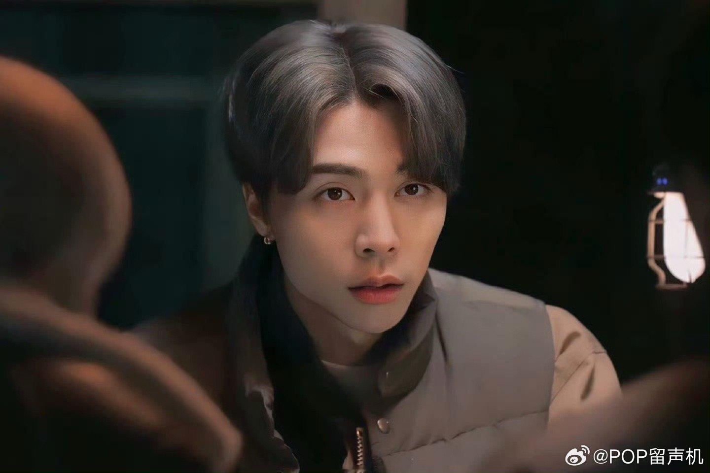 徐英浩才是真正的划颜一 出道快十年身材和脸都保持得像刚出道的新人一样 