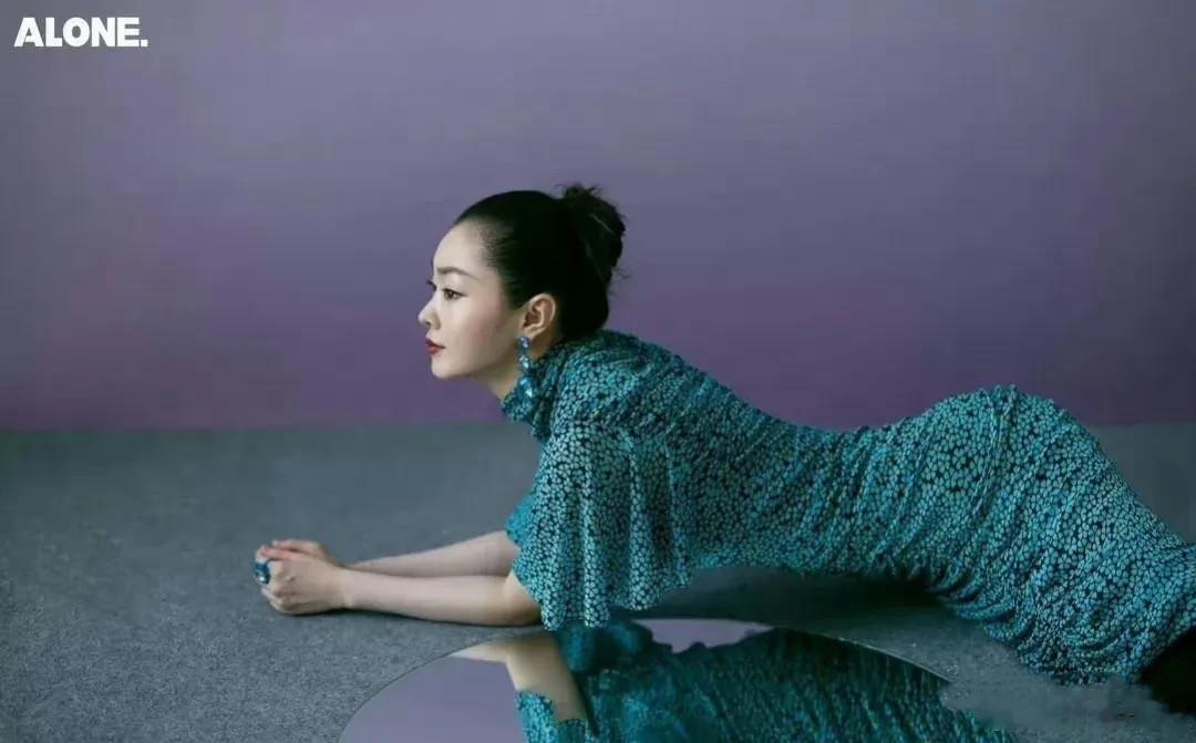 宋轶拍杂志这姿势是几个意思？ 