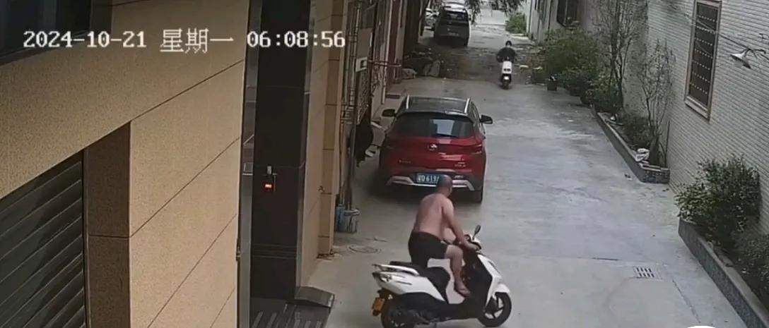 太胆大了！砸车偷窃后逃跑，两分钟又故技重施，结果

书接上回。清晨6点刚过，一名