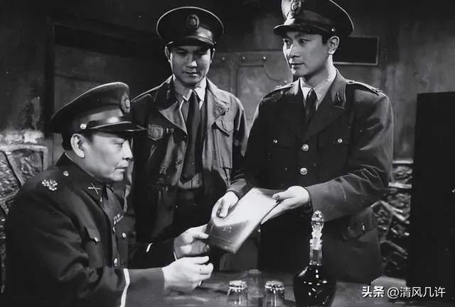 1949年上海，一个13岁男孩被舅舅带去台湾，本想过安稳日子，却在16岁舅舅去世