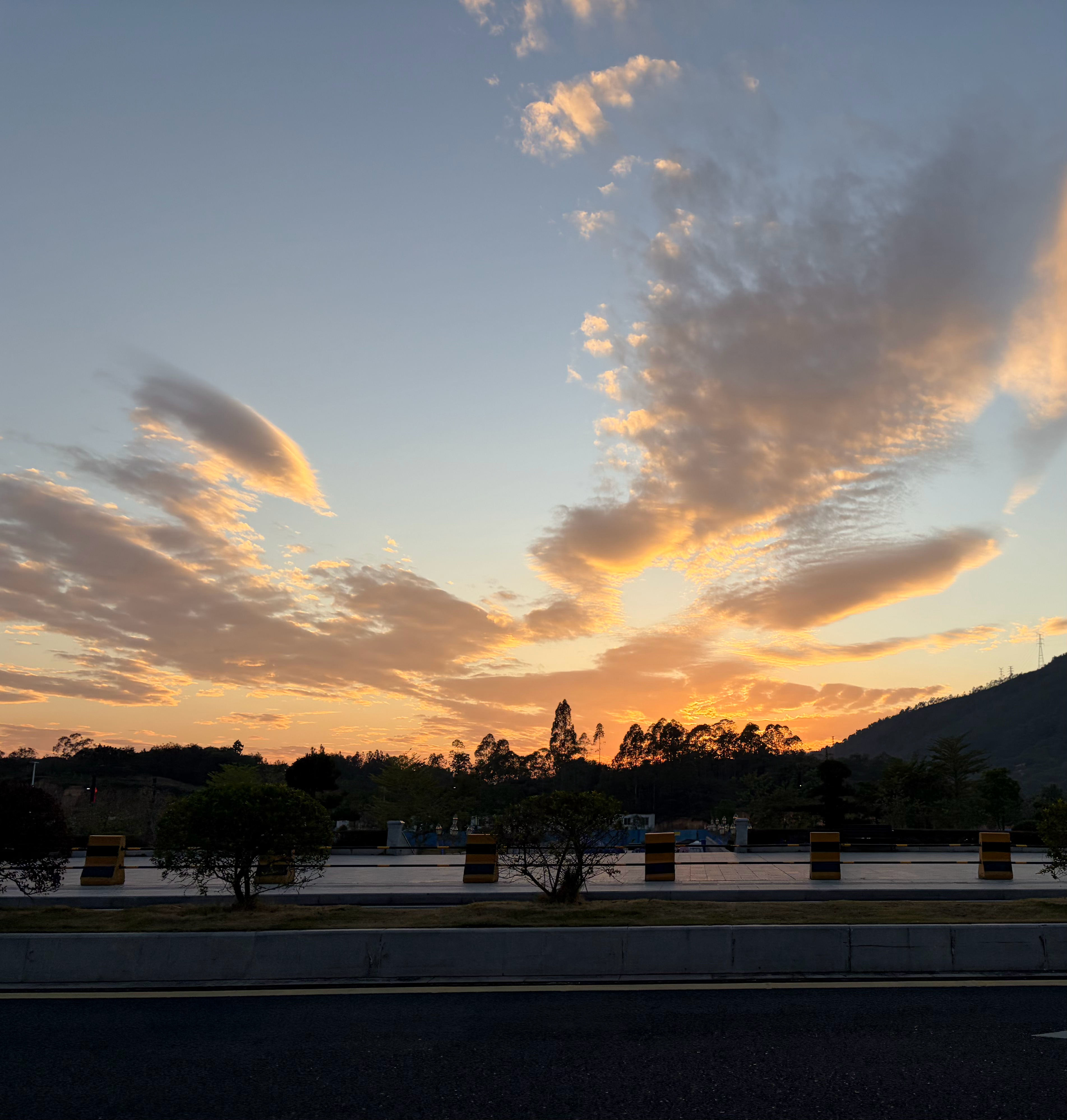 今天的天空有点好看