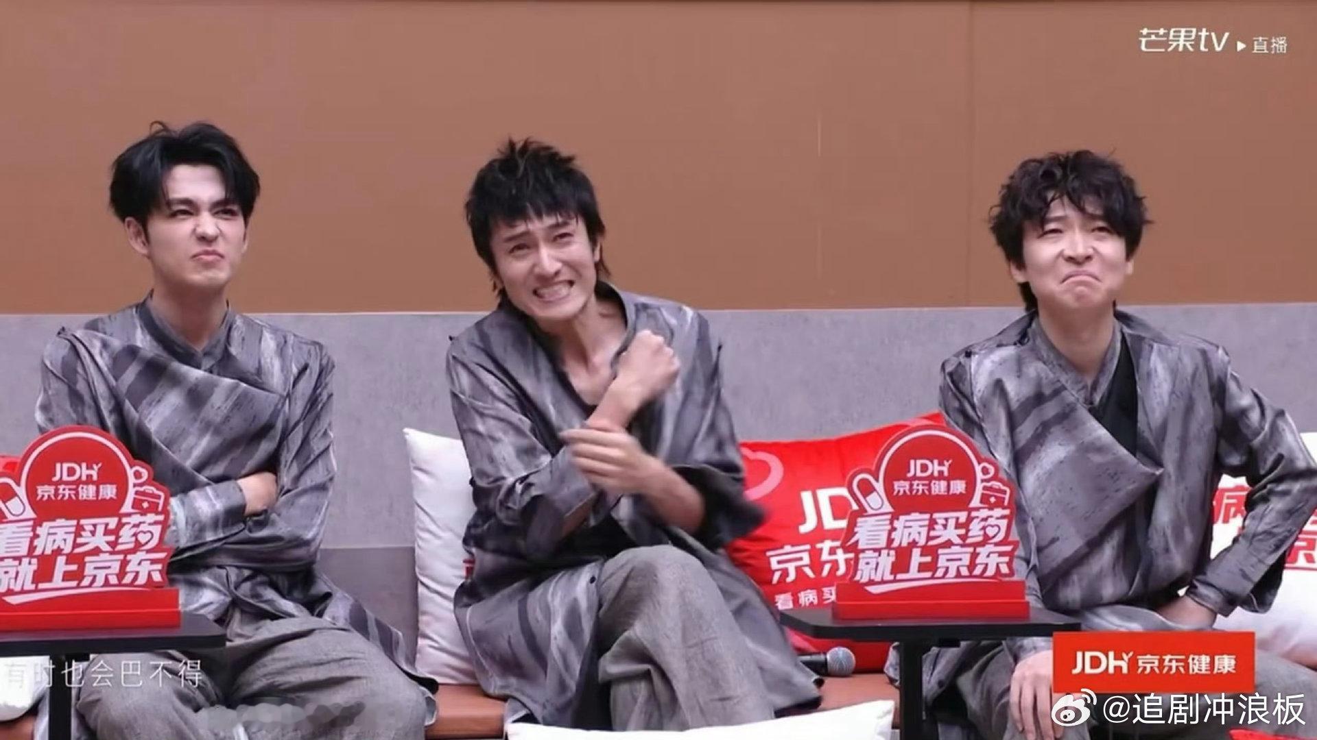 王传君演我听哀人王传君听哀人的反应 王传君演我听哀人，哀人组太好听了！披荆斩棘直
