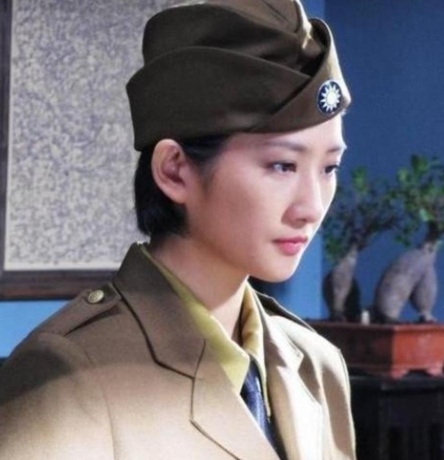 1938年，41岁戴笠借口加班，把秘书余淑衡，带到卧室，戴笠递给她一杯咖啡：“提