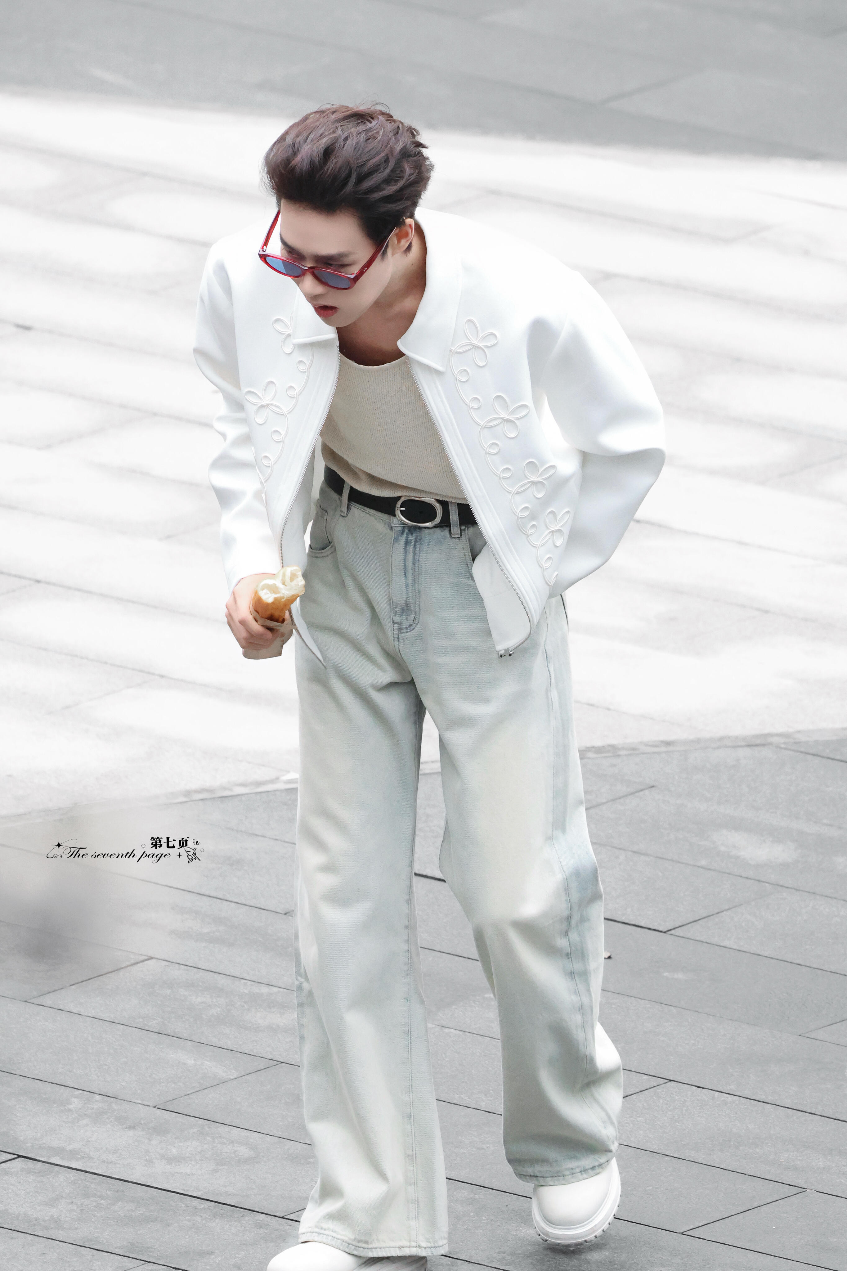 宣布以后的油条都由金子阳承包了柯淳吃油条吃出了霸总范儿，帅 