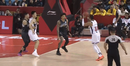 吉林男篮vs广东男篮 奎因连续两场比赛刷新自己的CBA生涯得分新高，上一场是全场