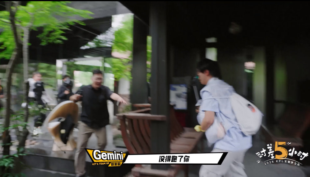 #Fly被爱思隐身技能整破防了# #王者荣耀#  爱思：你不知道我们有技能？？[