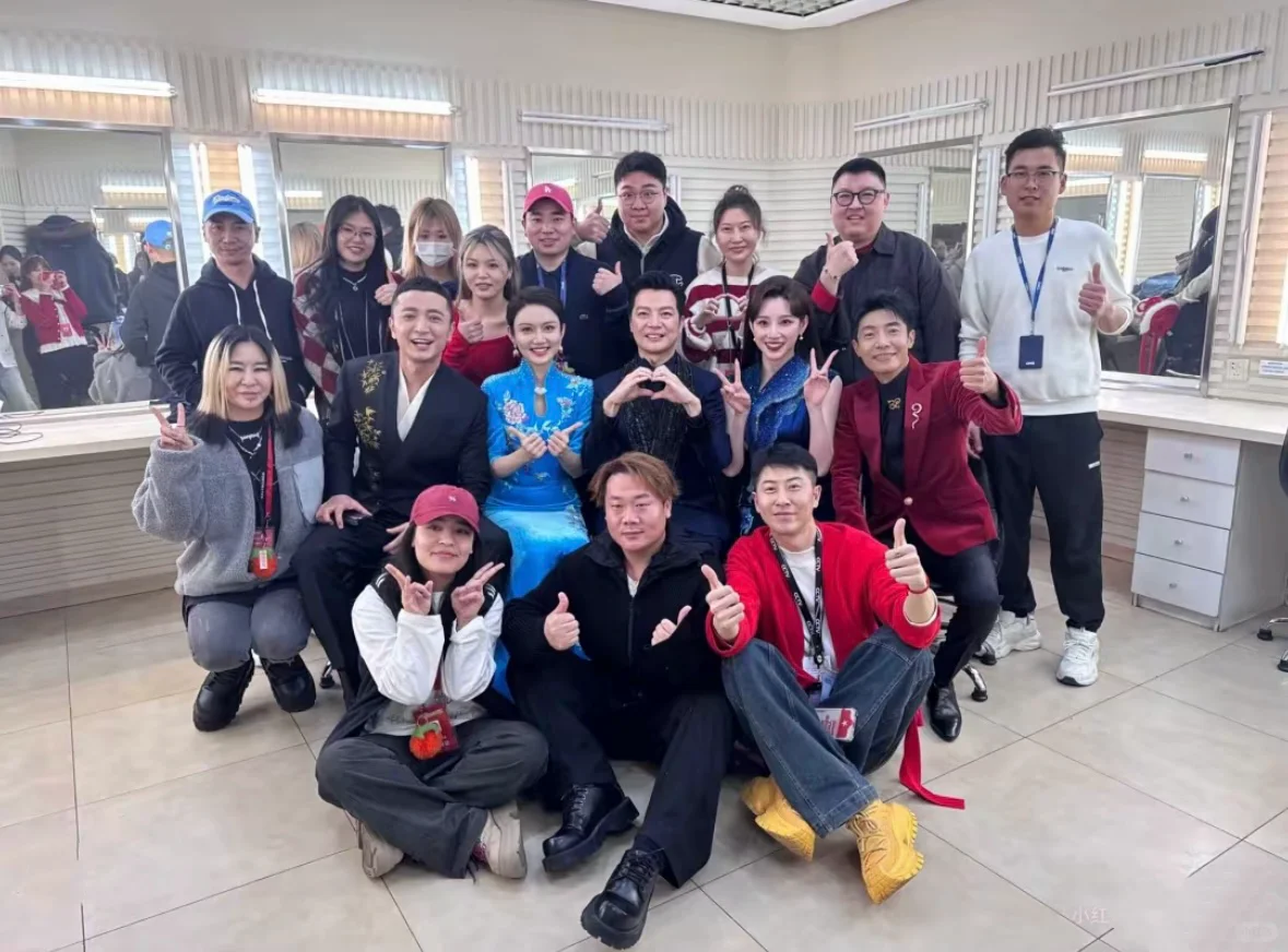 马凡舒有空发春晚下班vlog了