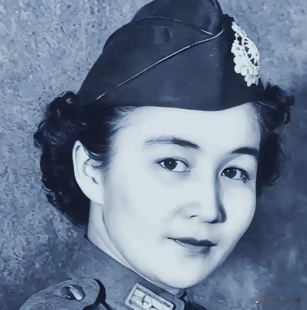 女特工被捕，蒋介石本想逼降，她报出恩师姓名，老蒋瞬间变脸：好生招待
 
民国谍战