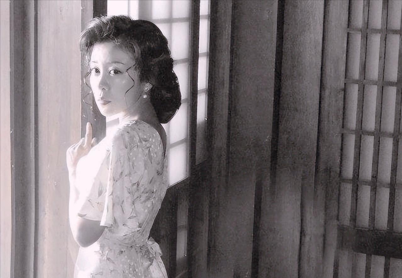 1917年，国学大师黄侃趁着妻子黄绍兰怀孕，就和女学生彭欣相恋生子。

这位在北