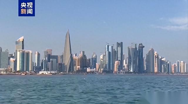 卡塔尔国防部已经证实，多哈市区这两天挨了导弹，防空系统为了拦截火力全开。紧接着，