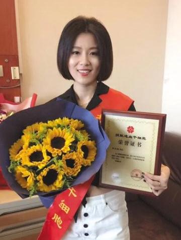 2017年，浙江一28岁女孩无偿捐献骨髓，救了一名15岁白血病男孩。没想到，男孩