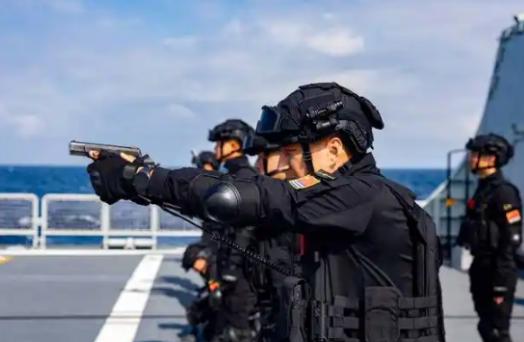 面对日本不断挑衅，为何我们还得“按兵不动”，讲明白，不是我们不愿打，而是不能打，