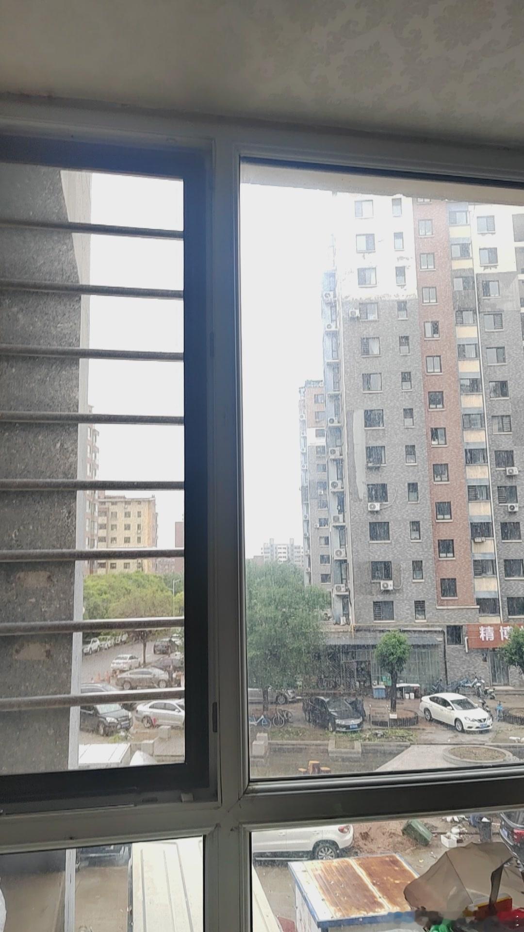 激励自己的不是心灵鸡汤励志语录，而是那些比自己优秀的人还在努力。所以请努力到无能