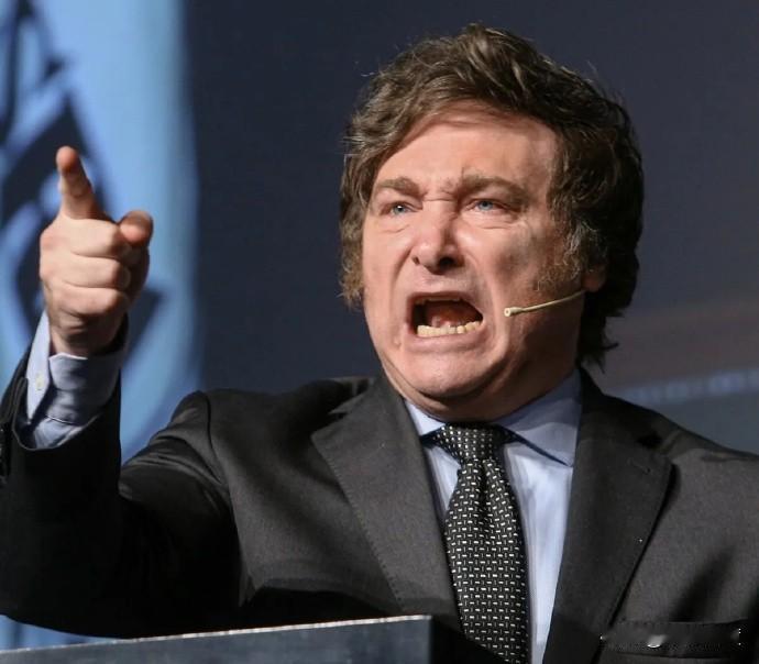 米莱！
如今，还真不能小看这个踢球的人，他当上阿根廷总统之后，还有点魄力和举措。
