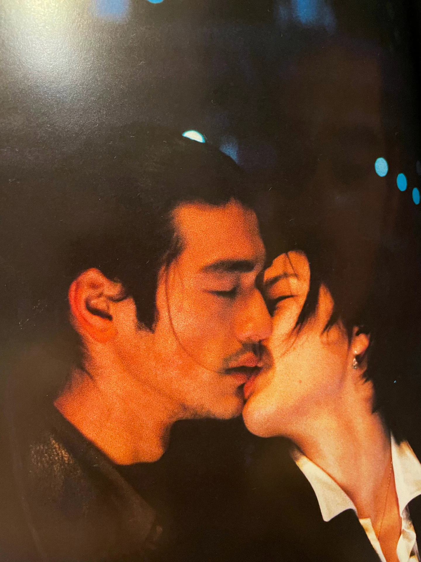 1998年，金城武与山本未来，在《不夜城》中的一吻。 