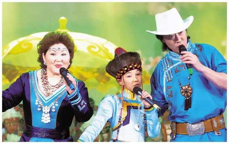 人世间，聚散终是必然。还记得2006年春晚，当年有一首歌曲惊艳众人。这就是由蒙古