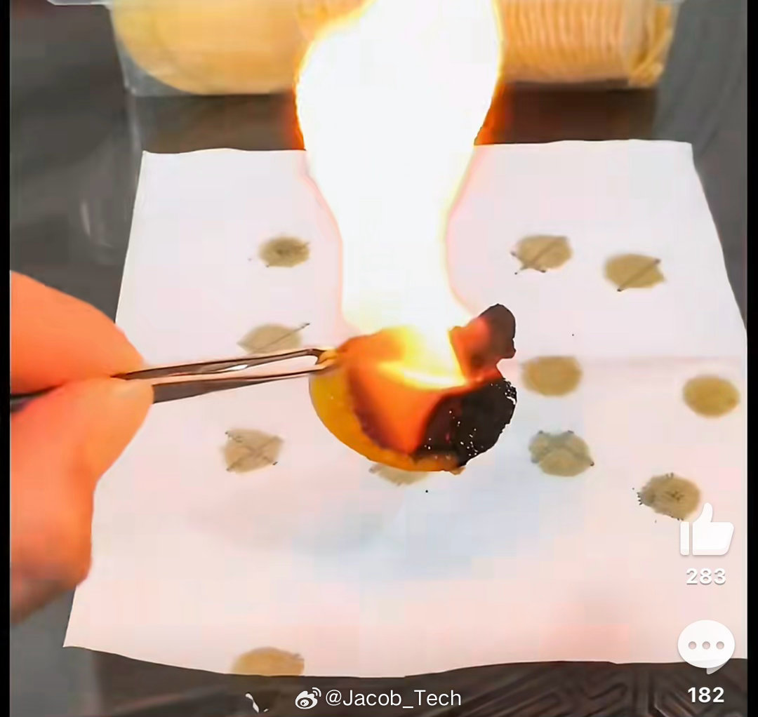 爱吃薯片的人天塌了 我都已经吃薯片了谁还在意这点油呀