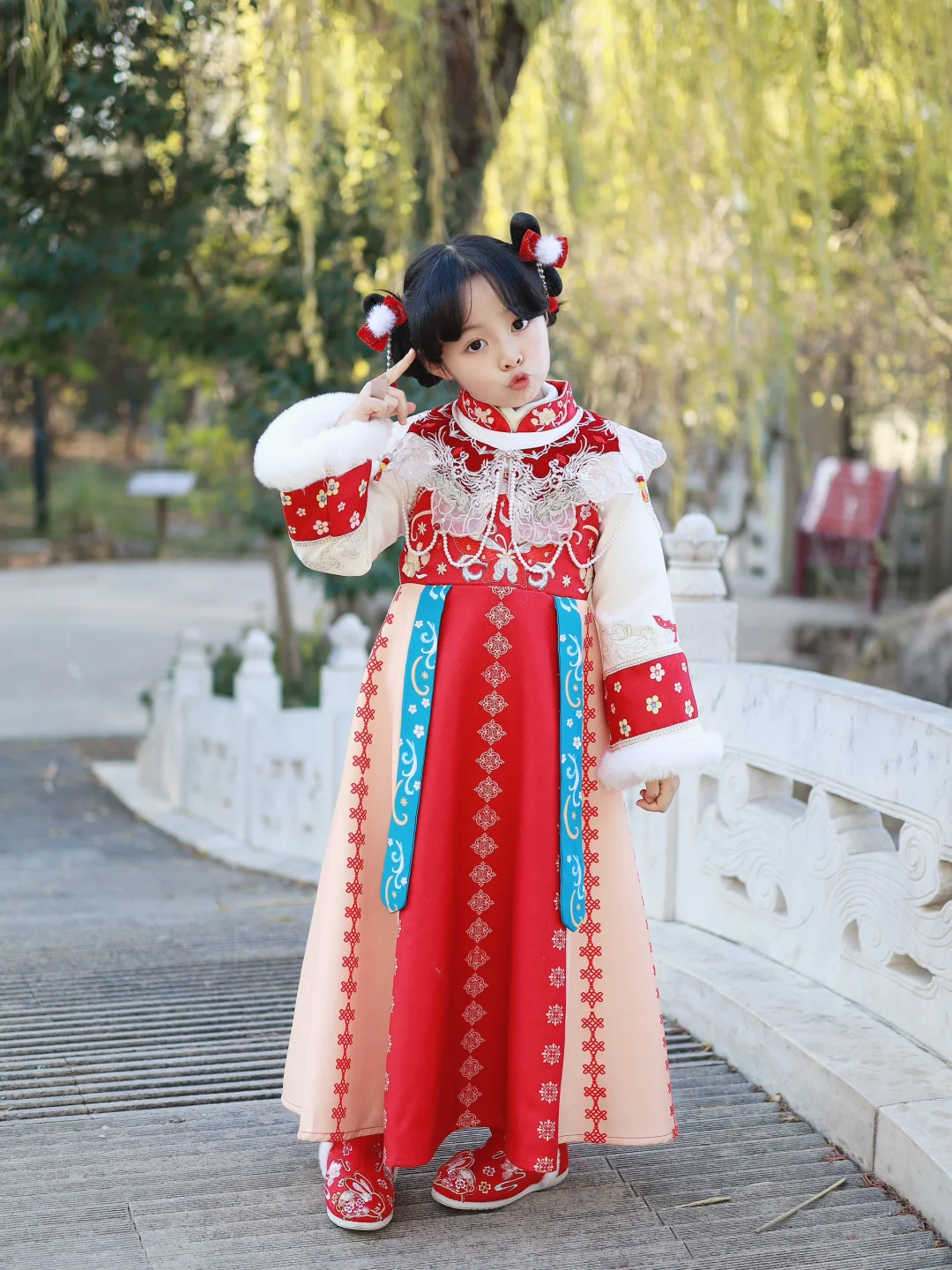 过年就给女鹅穿这件加绒汉服啦❤️暖和又好看