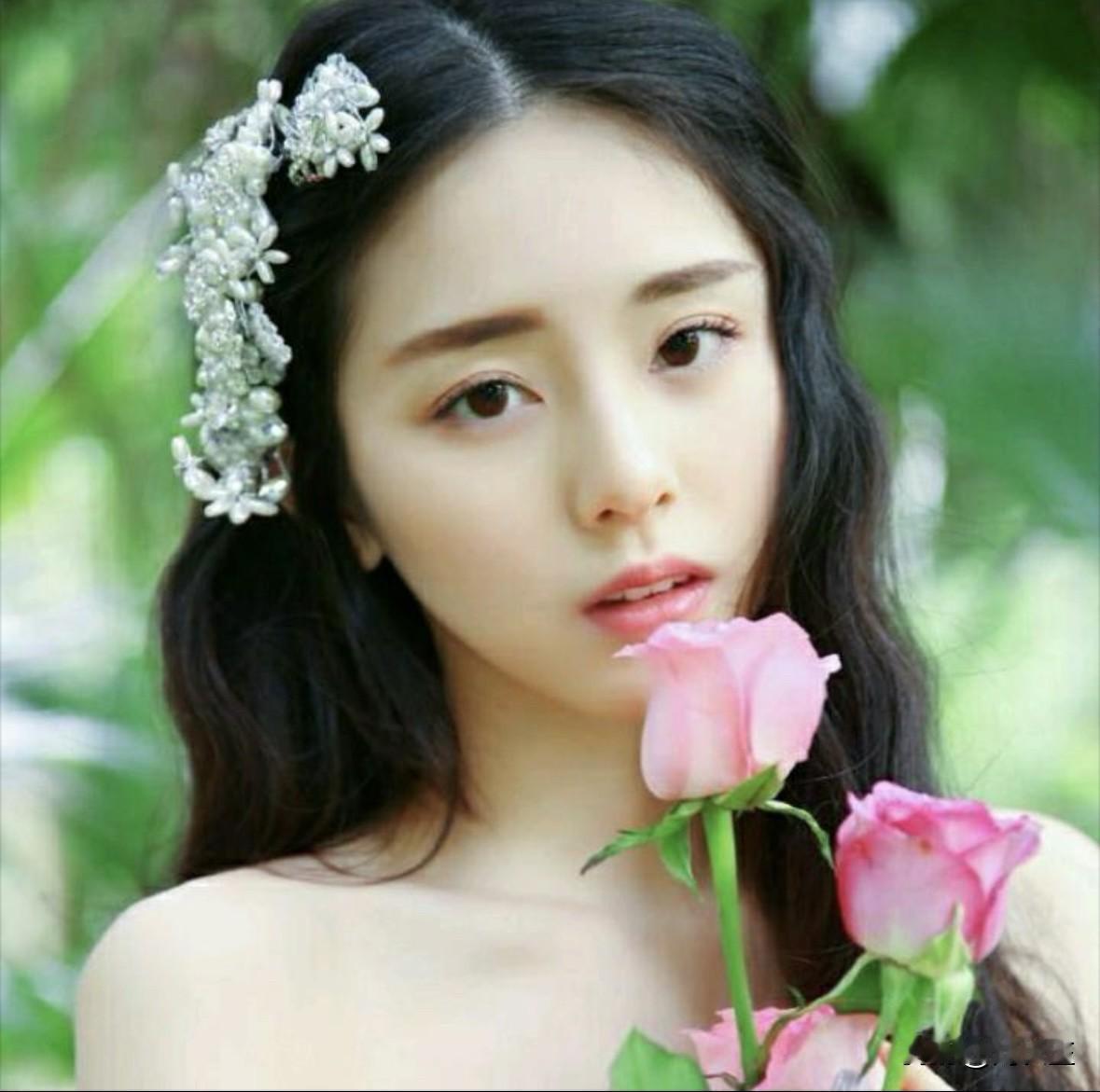 潜伏的爱

*小鱼儿

你给我一罐蜜
我就甜一辈子
你赐我春风
我就把世界荡漾给