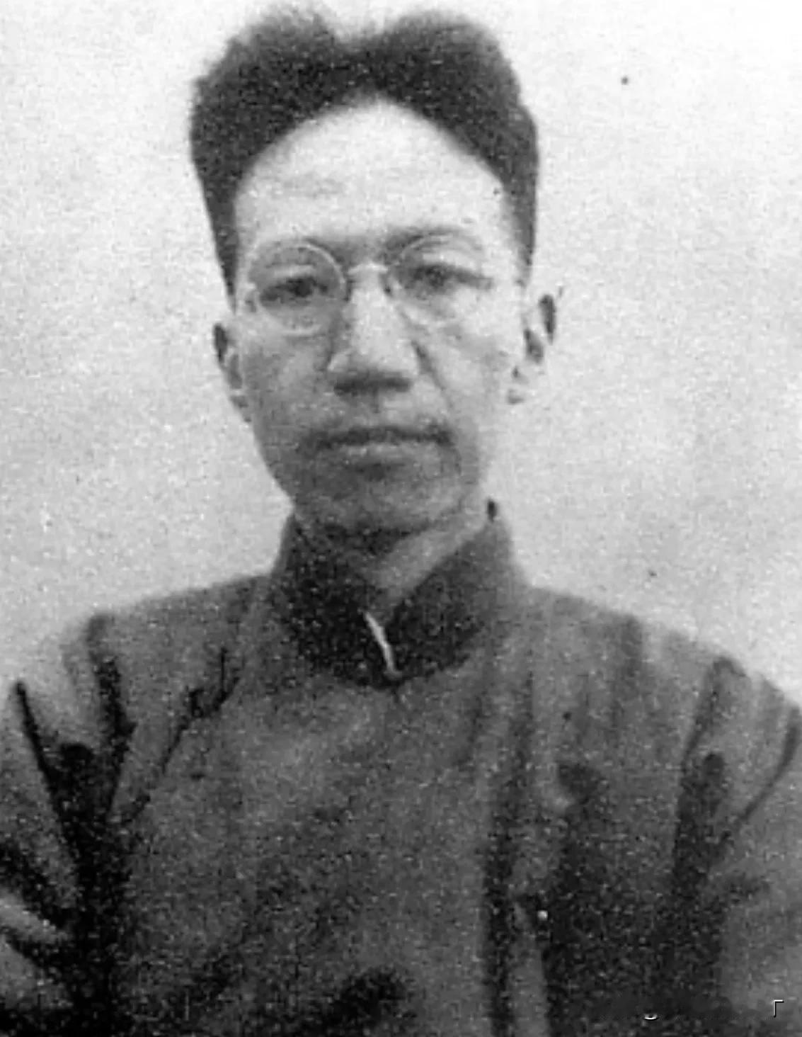 翻阅历史、纵看古今，一种厌恶感常浮现于心头!
我们这块土地、这些人，三步之内，多