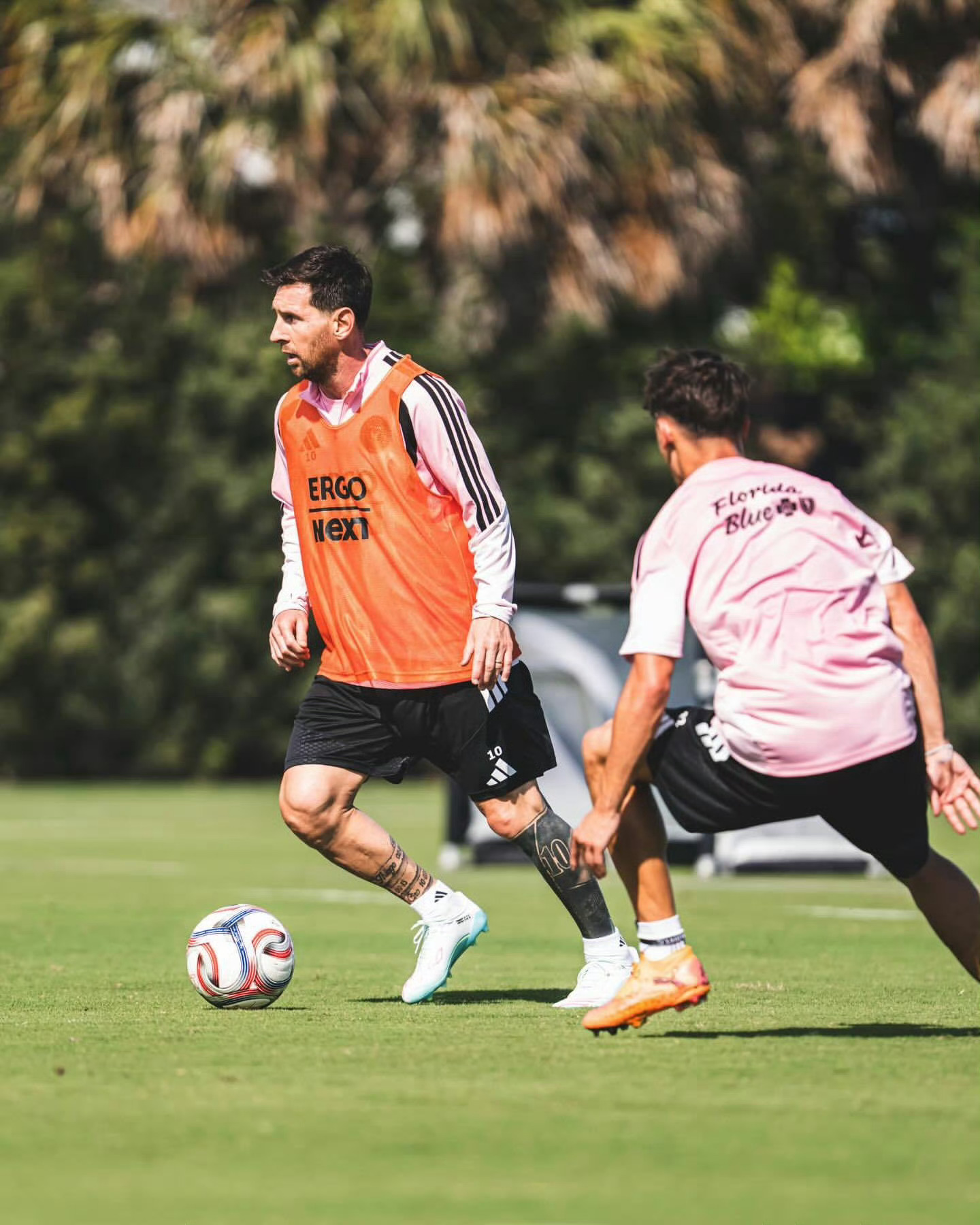 【今日训练】✔️梅西和球队一起训练，备战新赛季联赛首战！🔜本周末（北京时间02