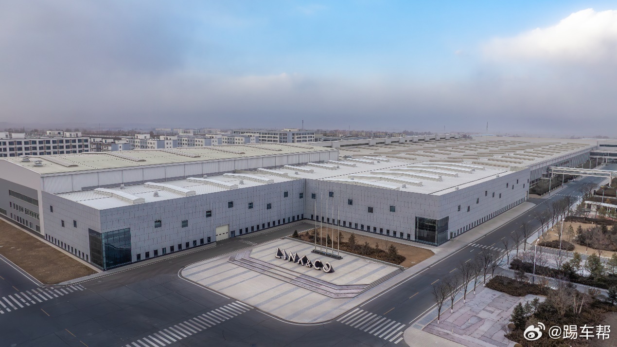 将顶级赛道技术量产！1月15日，领克03+ TCR赛车在其张家口基地正式投产。从