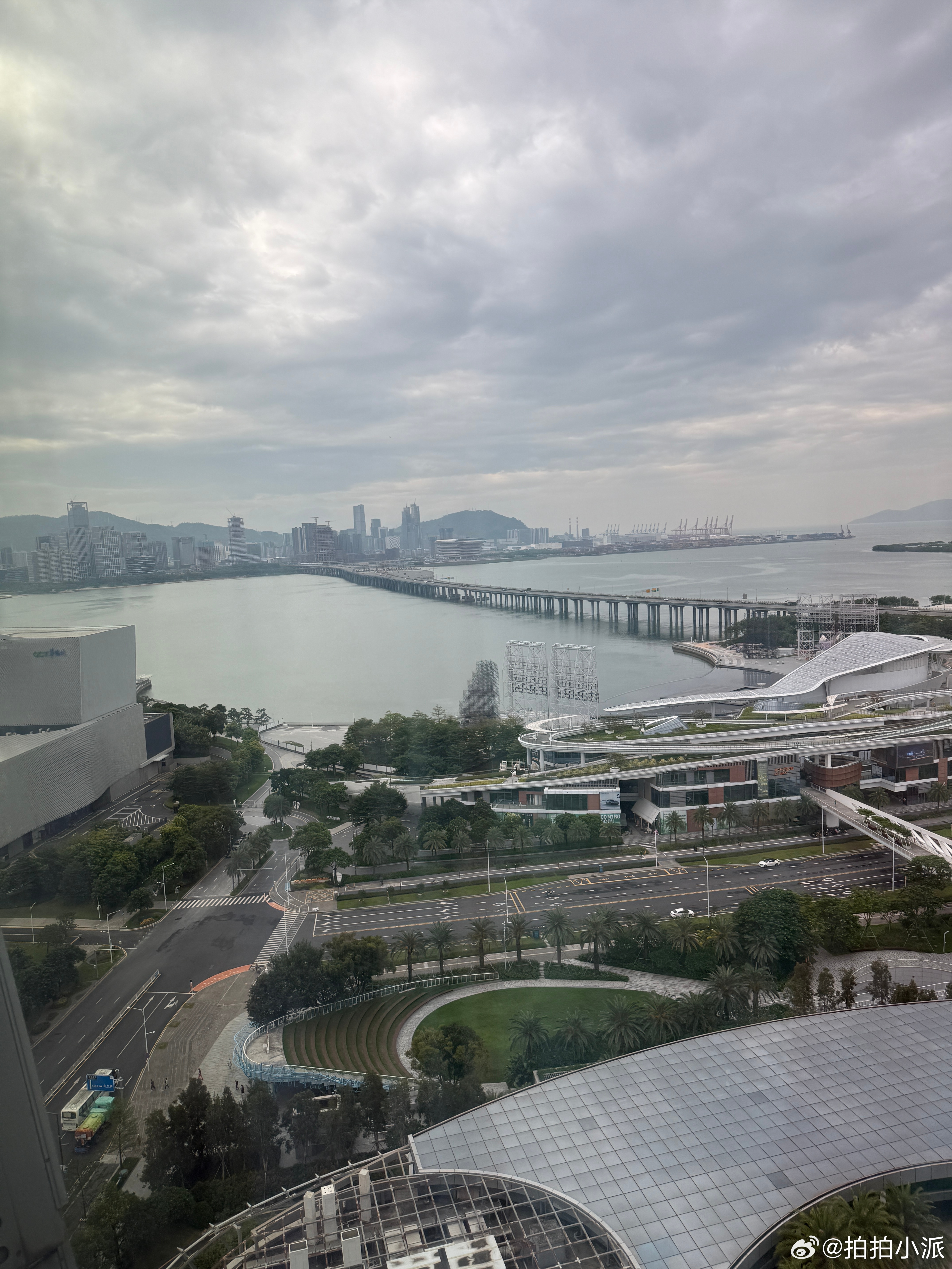 超强台风桦加沙要来了昨晚顺利到达深圳之后感觉天气还挺好，结果一大早睁眼就看到老板