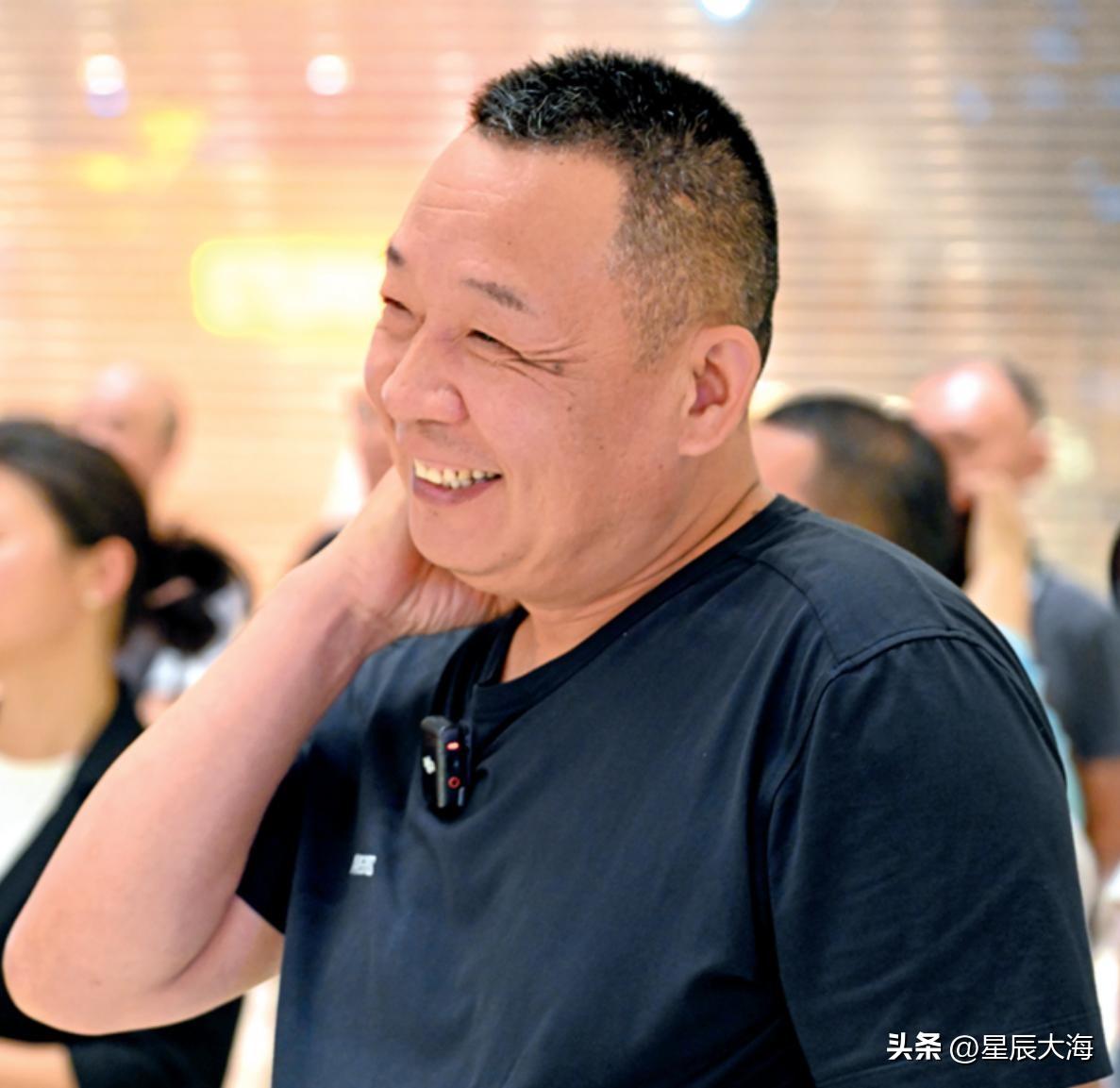 太解气！
胖东来这次关店，狠狠给所有生意人上了一课！
 
房东漫天涨价，年租金涨
