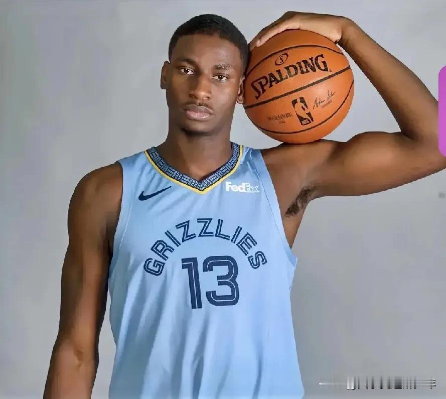 今日NBA灰熊撕咬鹈鹕，前三节已经结束，灰熊105：100领先5分。
第四节继续