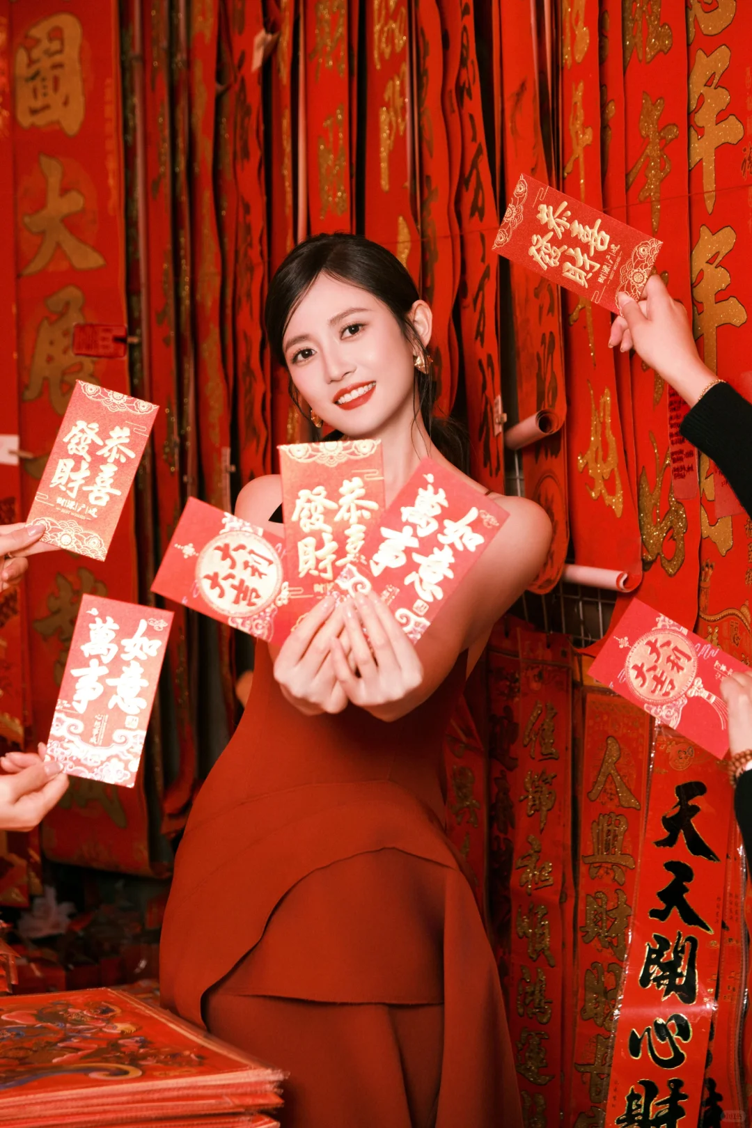 巳巳如意，新春快乐，恭喜发财[红色心形R]
