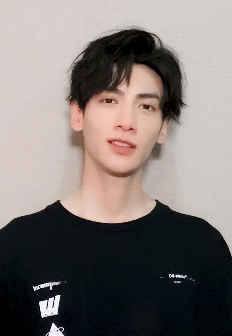 上官透剧宣时期，剧粉管男二叫公主，然后罗云熙给男二录VCR的时候，也特别臭屁地跟
