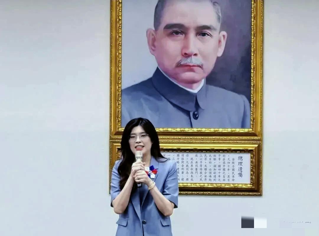 郑丽文当选国民党主席致谢缩写版
 
郑丽文当选后发文致谢：
向支持自己的党员同志