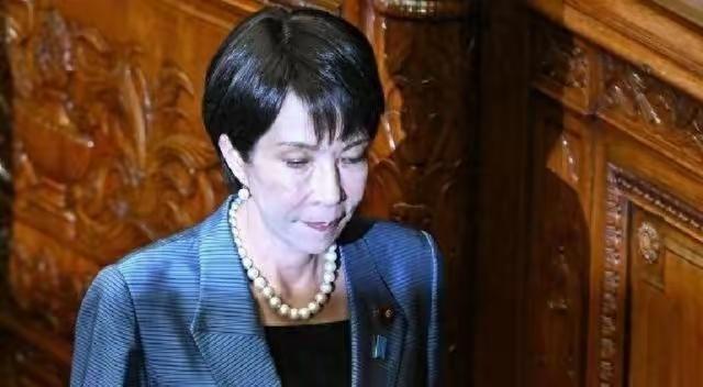 大概率高市早苗不会撤回错误言论，且对我国的挑衅行为正在加剧。12月23日，高市早