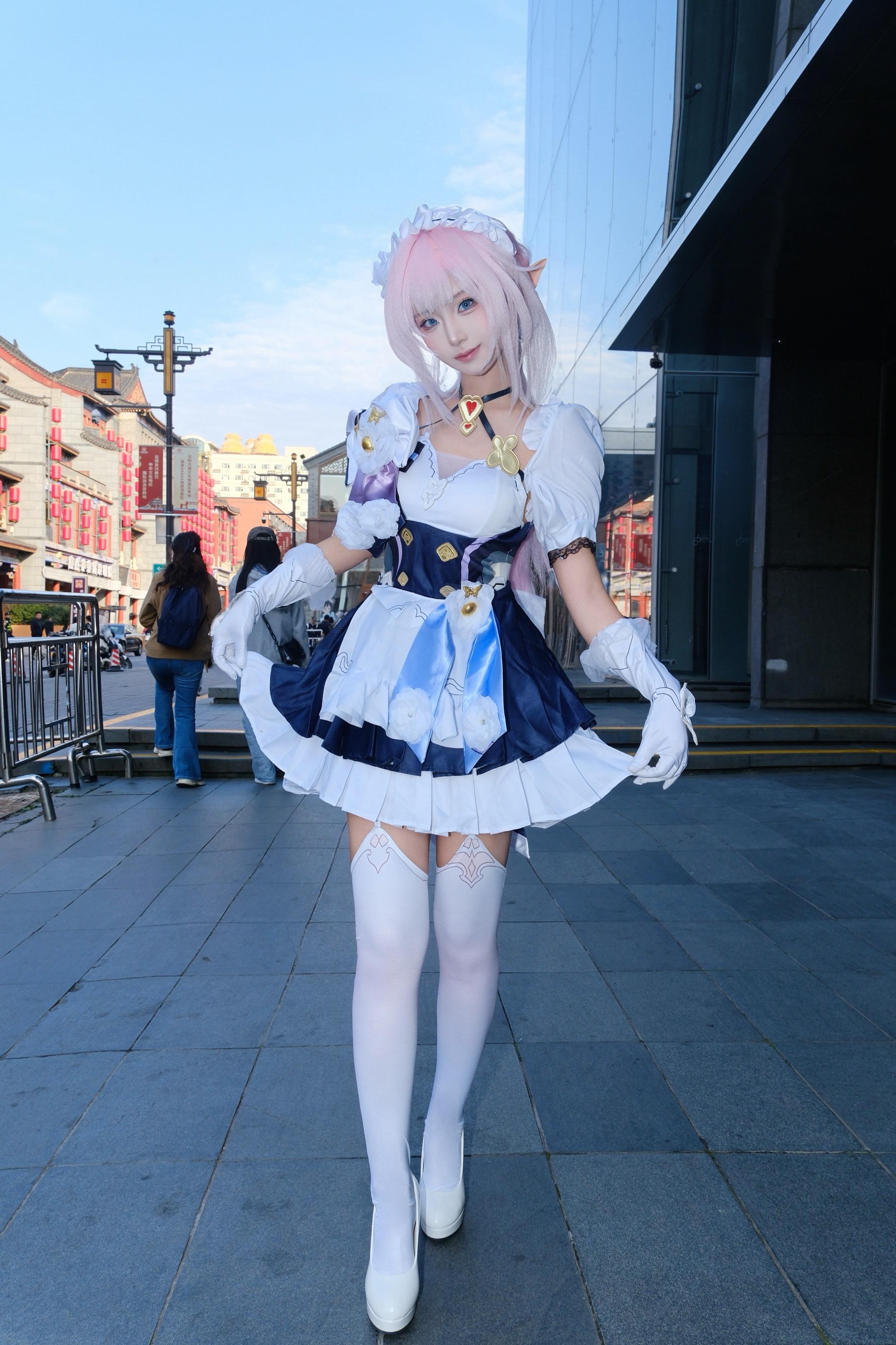 漫展结束后 要一起去吃谷吗。摄影：微光老师