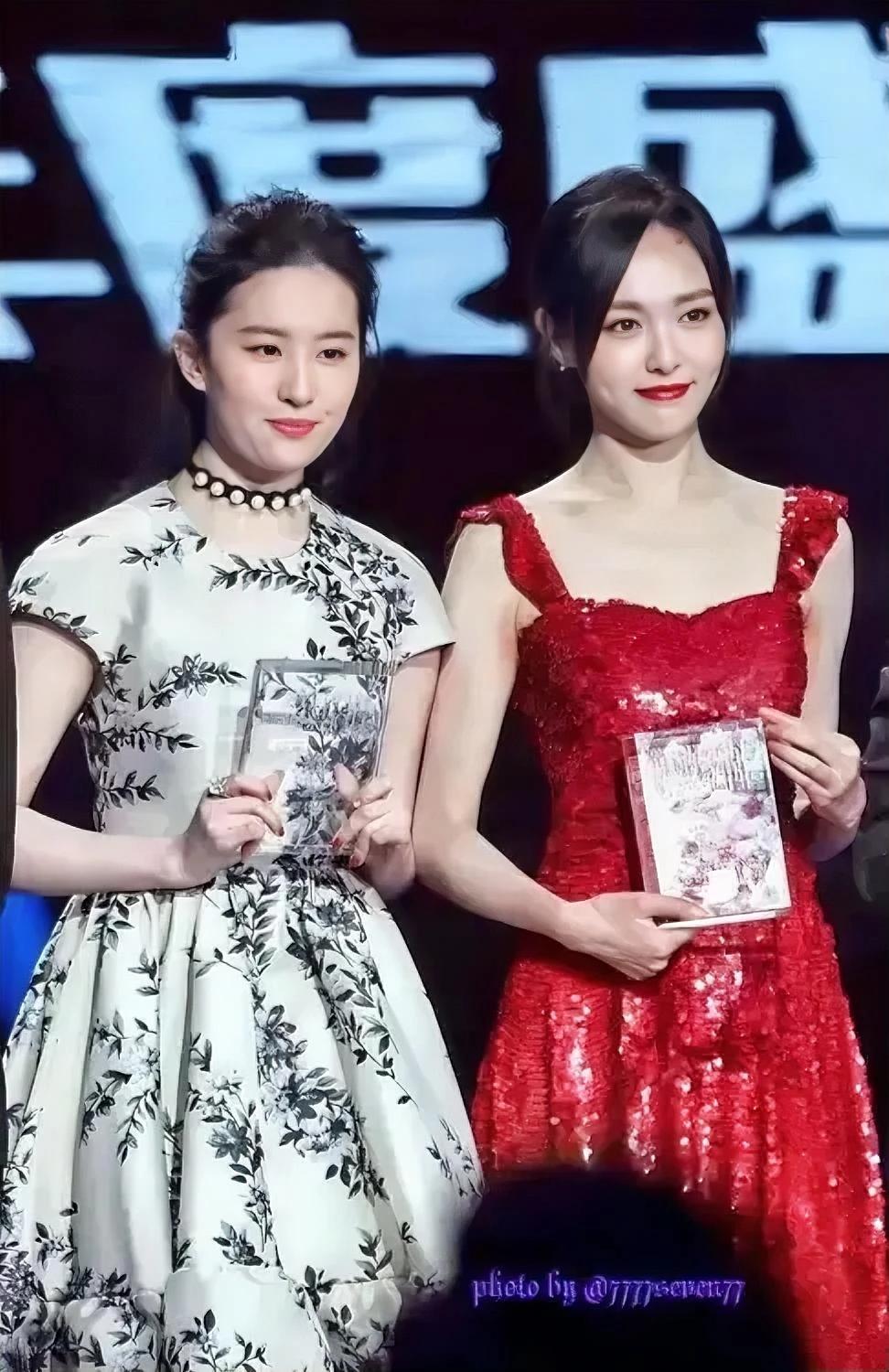 刘亦菲真不算美女，这次唐嫣赢了。从金粉世家到今，任何一个角色都一个表情，木纳刻板